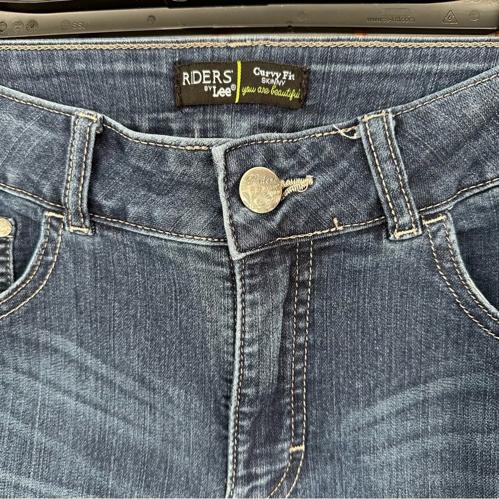 Riders By Lee, Curby Fit Skinny, size 8.
SKU 116. - Picture 3 of 12